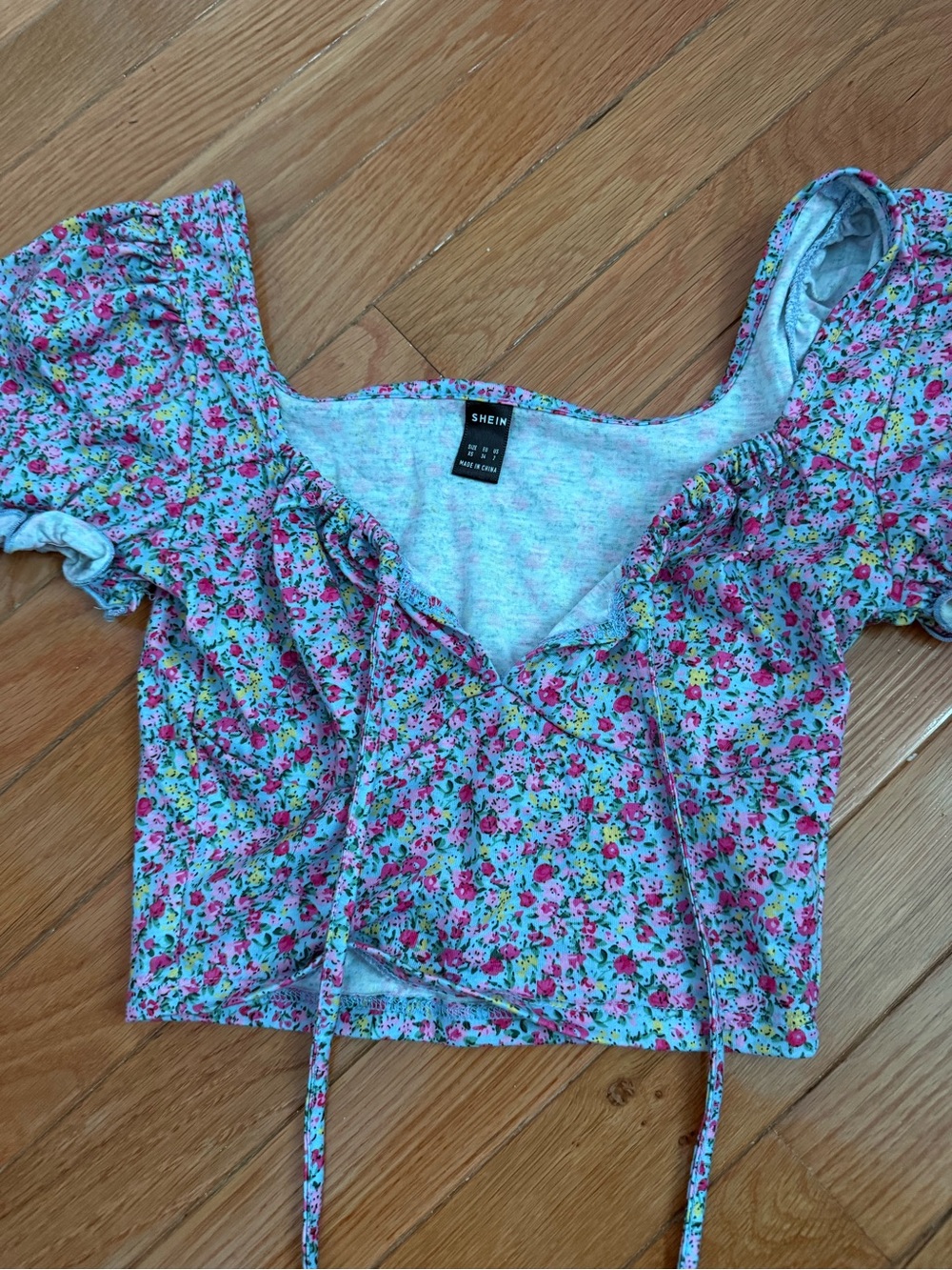 SHEIN Pink Floral Tie-Front Puff Sleeve Crop Top